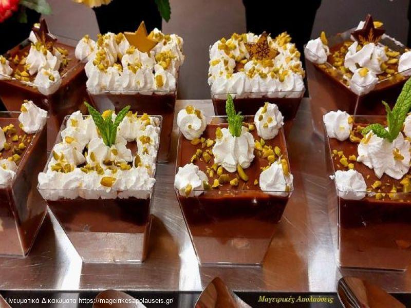 Ατομικά προφιτερόλ με σπιτικά σουδάκια και Κρέμες.